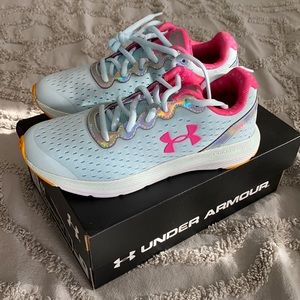 BRAND NEW Under armor girls shoes size 4y